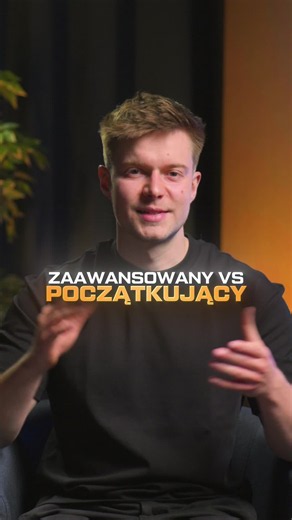 Zaawansowany odpowiada na maile, testuje nowe produkty, analizuje liczby i buduje bazę stałych klientów. Początkujący czeka aż