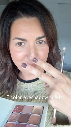 Two color pairings provide you the most beautiful eyeshadow look!