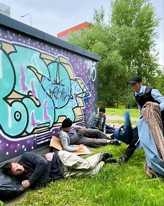 Compassionate Policeman Provides Clean Clothes to the Homeless | Street Belle Fashion