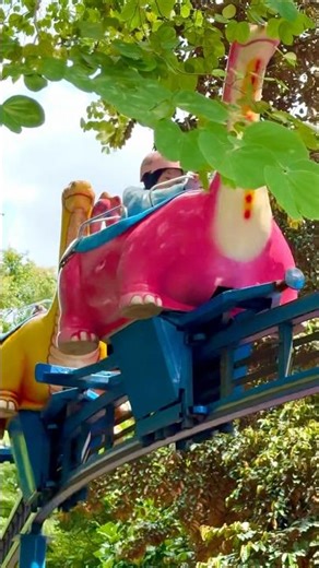 Seru sekali naik monorail dino di ragunan zoo