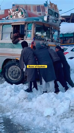 Sliding in snow | JK01E 9778 | Aug 2001 model Tata 1510 Bus | WESTERN BUS SERVICE SRINAGAR #kashmir