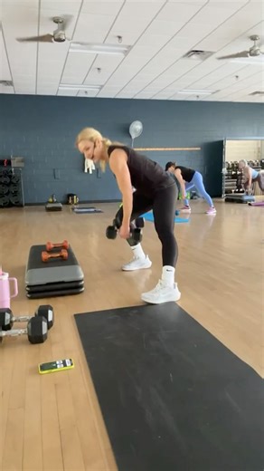 Anna Kooiman | National TV Host & Millennial Mom Fitness Trainer | 💪 55 Minute Sweaty Workout for Moms - 2026 fitness kickoff! (Final 10 Mins) 📌 save & try Here’s a sample of my live classes and what’s... | Instagram