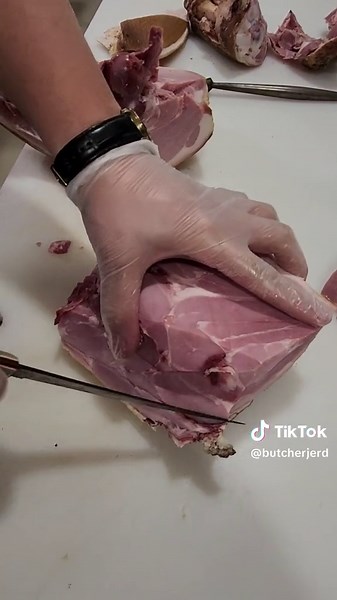 Mastering the Art of Carving the Perfect Christmas Ham