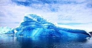 Greenland experiences severe ice melting