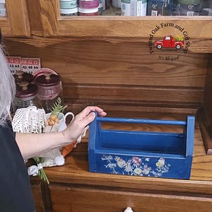 Let's make a Spring arrangement using a wooden tote. This will be available in our booth at Remus Antiques in Remus MI | Twisted Oak Farm & Gift Shop