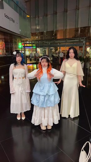 Chờ xíu: Tình bạn của Mèo Simmy và Sammy Đào