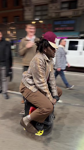 Kodak Black pulled up to the Diamond district #nyc #kodakblack #traxnyc #newyork #jewellery