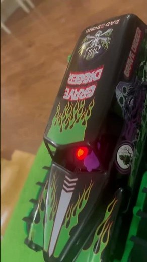 Monster Jam Grave Digger Trax All-Terrain Remote Control Outdoor Vehicle #gravedigger #trex #rc