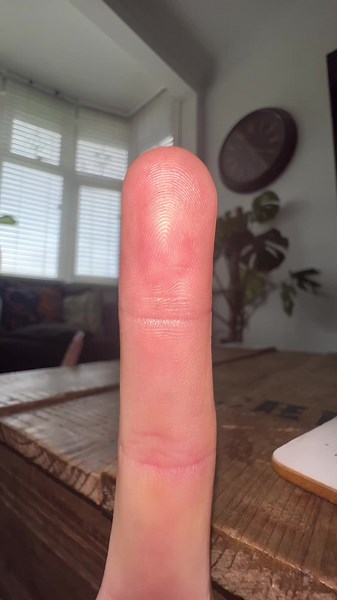POV: you’re a finger and you dont have the courage to go up to your crush #shyfinger #fingercam #fypシ
