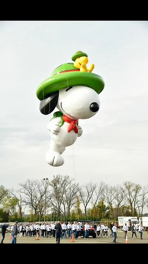 Happy Parade baloon blowup dat. | Broadway Showbiz Network