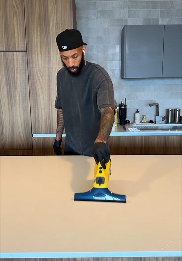 Some people still say, “You’re cleaning a clean apartment,” lol. I’m curious, how often do you all clean? Comment below. It may look clean, but things like kitchen surfaces, bathrooms, floors, dusting, changing bed sheets, and doing laundry should be done at least once a week—minimum . . #sundayreset #cleaninghacks #cleaningmotivation #apartmenttherapy #fyp #explorepage