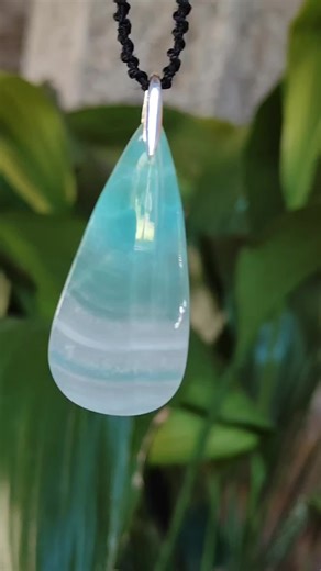 blue ocean calcite 🩵🌊🐬 ~ stands for ... peace, communication & spiritual clarity ~ 🙌🏼✨ .. amazing blue ocean calcite comes with a handmade 925 sterl. silver pendant .. ⭐ .. and ablack handmade macrame necklace ..of approx. 52 cm of length .. 🌼 size of the stone : 4 x 1.3 cm .. for intrest or further questions .. feel free to send me a message .. ✨🐬🌼🌊🌄🩵🪔🌀 #stone_flow_vibes #blueoceanclcit #calcita #calcite #925sterlingsilverjewelry