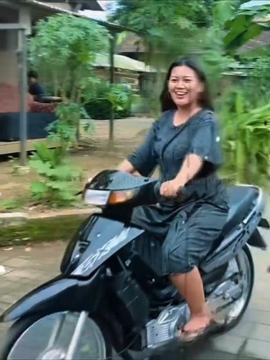 🤣🏍️ GAK NYANGKA!! 🤯 Mbak Dyah Mawut GWSM Ternyata Jago Banget Naik Motor 💥 Liat Aksinya!