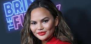 Chrissy Teigen Gets a ‘Midlife’ Hair Makeover, Rocks Silver Wig