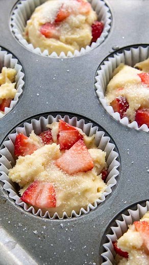 "Make the best gluten-free strawberry muffins with this easy and versatile recipe! " RECIPE IN COMMENTS ￼￼👇 | MamaGourmand - Gluten Free