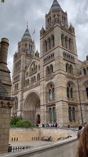 Exploring London City Through Aesthetic Edits