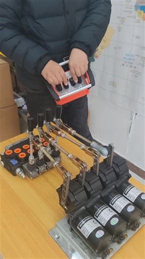 Wireless crane remote control, featuring excellent precision and simple installation.,12-24V waterproof motor hydraulic valve wireless remote control Truck.#crane #cranetruck #cranes #craneoperator #cranelove #cranework #cranelife #cranesafety #craneindia #driver #reels #viralreels #tata #hitachi #ashokleyland #volvo #volvotrucks #icb #Fassi #Palfinger #HMF #Effer #PM #UNIC #transport #hydraulic #vinc #kren #remotecontrolcraneoperator | Crane remote control