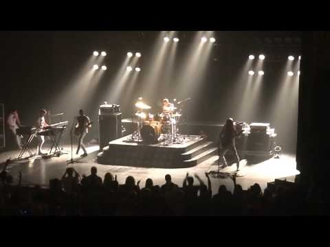 Gary Mullen & The Works - Bohemian Rhapsody