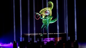 El Camaleón enamora en ‘Mask Singer’ con ‘Blinding lights’ de The Weeknd