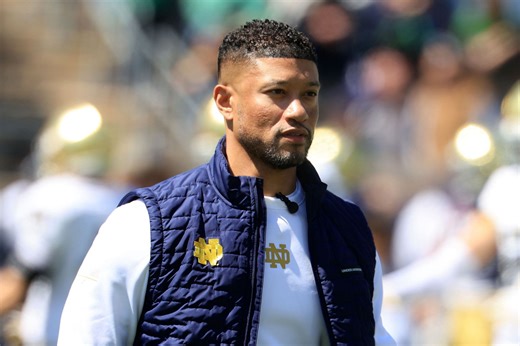 What's the latest recruiting update on son of ex-NFL star Thomas Davis Sr. as dad's alma mater Georgia offers the Notre Dame commit?