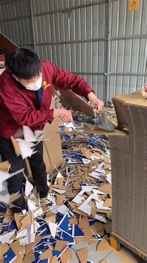 Cutting cardboard for recycling ♻️