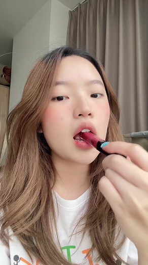 Lip Gloss Application Challenge: Stunning Transformations