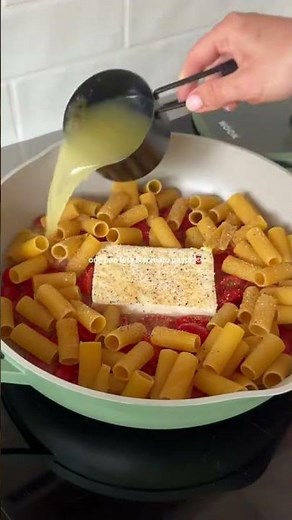 One Pan ‘Baked’ Feta Pasta 🥫