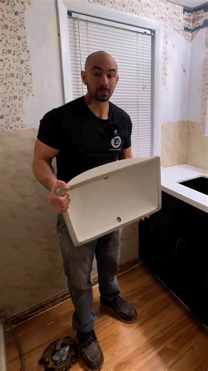 Here’s the easiest way to install an Undermount sink by yourself. #remodel #construction #homerenovation #bathroom #howto #tools #diy #carpentry #construction #homeremodeling #hgtv #tooltips #constructiontips #diytools | Cody Romer
