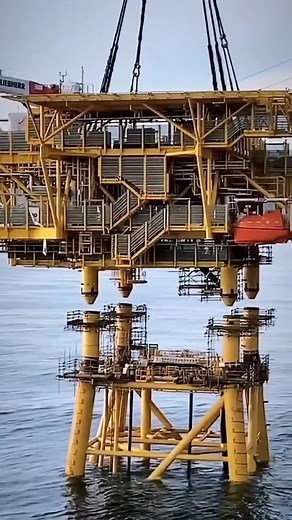 100K views · 622 reactions | عملية تثبيت سطح المنصة ️ Petroleum Engineering | Petroleum Engineering | Facebook
