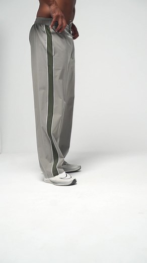 Straight pants with bold lines and breathable comfort. Crafted from "BF FLEXI DRI" perfect for performance! | BF beyond fitness