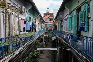 11K views · 92 reactions |  https://bit.ly/2LR6Do4 Hao Si Phuong, an alley in District 5 where many ethnic Chinese live, retains its traditional architecture from early last century. | VnExpress International | Facebook