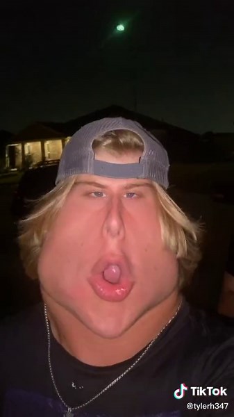 Babaooeeyyy#Denim4all #SometimesIRun #MyArt @gucciethangang @drewstan04 @thatboijosh7 the helpers of the vid