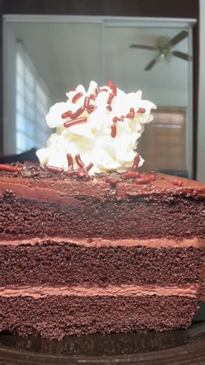 Chocolate cake asmr mukbang! #fypシ #foryou #foryoupage #paratii #chocolatecake #cake #mukbang #asmr #eating #eatingshow #eatingsounds #asmreatingsounds #latynaeats