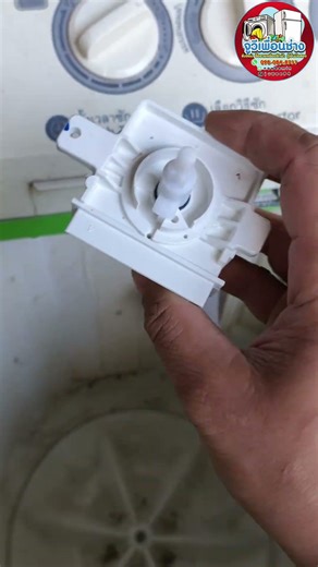 Twin-tub washing machine with constant spinning in only one direction. #tecnician #washingmachine...