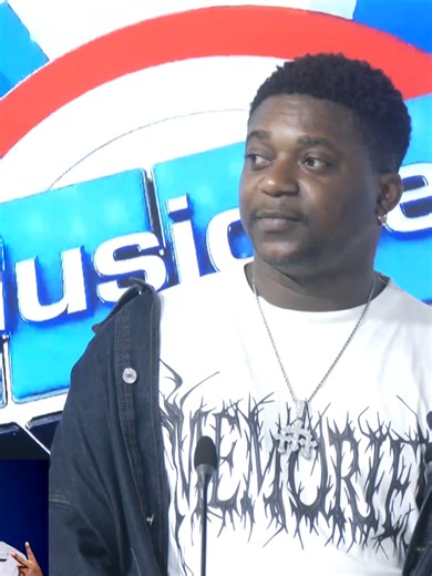 Quand viny Baltazar classe les artistes Congolais #V12 #musiquechallenge #musician #JaurèsFister #musique #Doodoucopa #afaratsenafunkuchima #buzzcut #alaune #polemica #polemico #Paternemae #musically @rogaroga_ @reinemakoua @elveronnendinga @davykassa7emfils