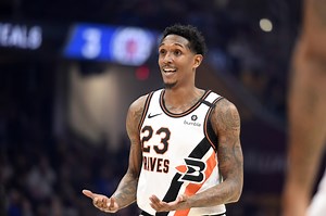 Nylon Calculus: Basketball’s optimal stopping problem