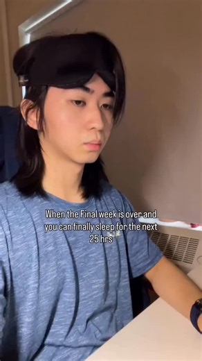 csulb Long Beach on Instagram: "No better feeling compares to this🙂😀. #csulb #gobeach🖤💛🏀 #collegelife"