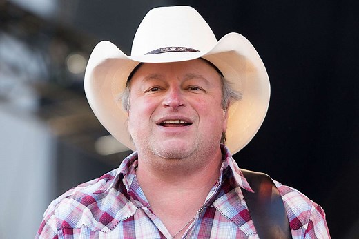 Country music star Mark Chesnutt cancels shows, as he recovers from emergency heart surgery
