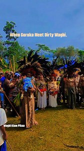 #BridePriceCeremoney. 📍Part 3 and final round Bride Price Ceremony.# Meet our bride and groom here, the special couple of the day. Our own 2M9 daughter got married to a man from Goroka(Asaro), and both of them are shown in the picture with their little cute pie in traditional attire respectively. It was a happy moment. They coming together as one through their marriage. Time Dirty Waghi Bungim Mud blo Goroka😊🥰😶‍🌫️🖇 📷:19/12/2025 Waghi Piksa 🖼🇵🇬🖤 #waghipiksa #Waghi #JiwakaProvince #fypa