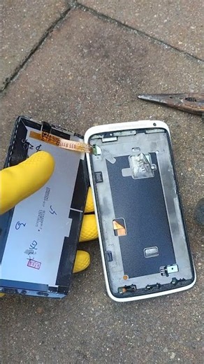 What's inside HTC One X #htc #mobilephone #diy