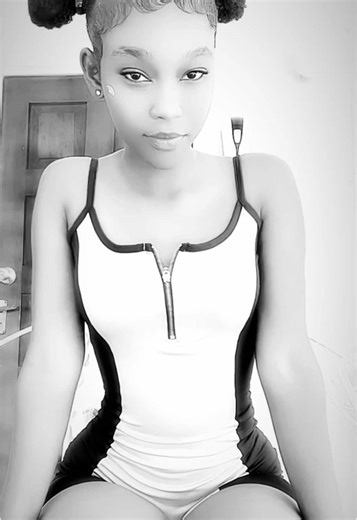 Rapper 6ix9ine Jumps into Crowd During Squash Event