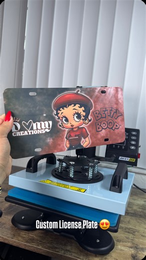 Emely Perez || D’Amy Creations on Instagram: "Tutorial ✨custom license plate✨ Heat Press @akeydiy_official Printer F170, paper and tape sublimation @makerflo_ Bring your accessories to life! ❤️ If you want to know more, write me to DM 💌 #akeydiy #heatpressakeydiy #makerflo #damycreations #bettyboop #licenseplate"
