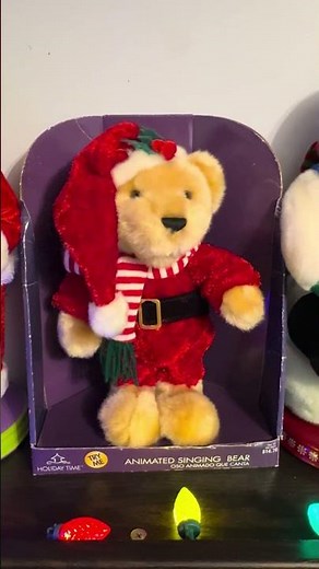 Dan Dee singing Santa bear