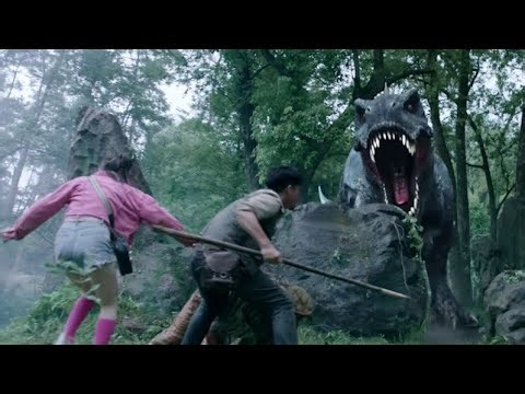 The boy was almost discovered by the dinosaur, and his mother behind him saved him in time!