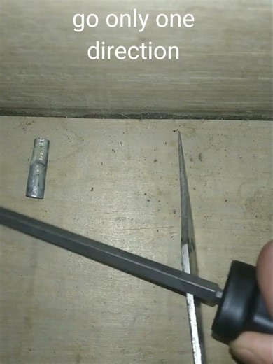 right way to use a ferro rod || #survivalskills #creativesurvival #campfire #bushcraft #bushcraftkit