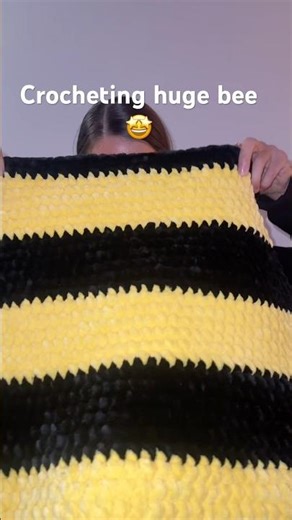 Biggest crochet bee EVER🤩🐝 #amigurumi #crochetbee