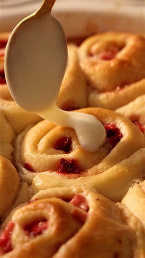 160K views · 701 reactions | This Amazing Strawberry Rolls Recipe is my summertime version of the best cinnamon rolls but filled with gobs of fresh strawberry flavor. When those sweet summer strawberries are in season this is an easy, must-make recipe. Recipe up on the blog! #preppykitchen #baker #recipevideo | Preppy Kitchen | Facebook