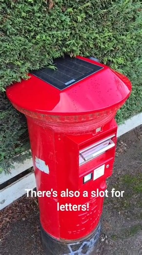 Royal Mail has started the UK roll-out of 3,500 new postboxes, featuring a digitally activated drop-down drawer so customers can send parcels as large as a shoebox. One could be coming to a street near you soon! 📹 Northants Telegraph | Northampton Chronicle