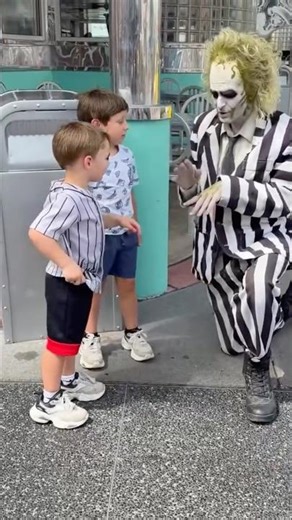 Beetlejuice tried to explain what Italy is to my boys 😭💀 (Part 2) #beetlejuice #universalstudios