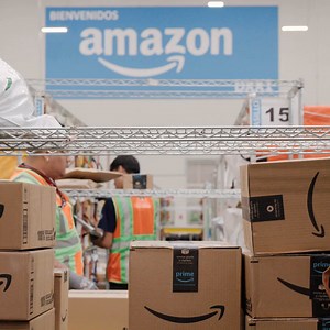 Descubre todos los trabajos en👉 amazon.com.mx/uneteamazon ¿Te gusta trabajar de día☀️ o eres más eficiente de noche? Con un trabajo de almacén de Amazon tú escoges tu turno para que trabajes a tu ritmo. Aplica y sorpréndete con todos los beneficios que recibes👀. El proceso de contratación es sencillo y no necesitas currículum, experiencia ni entrevista. | Empleos Amazon México